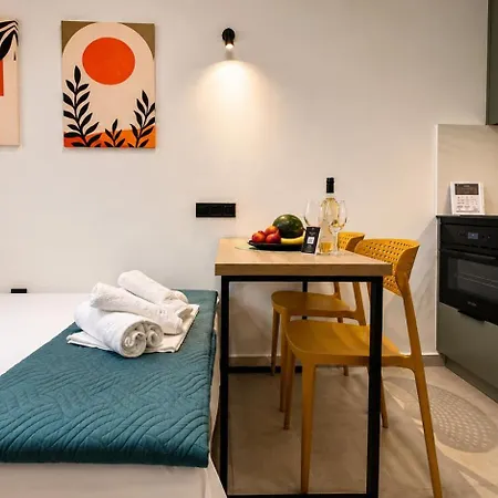 Petite Palace Terra Renovated 2026 Near דירה *