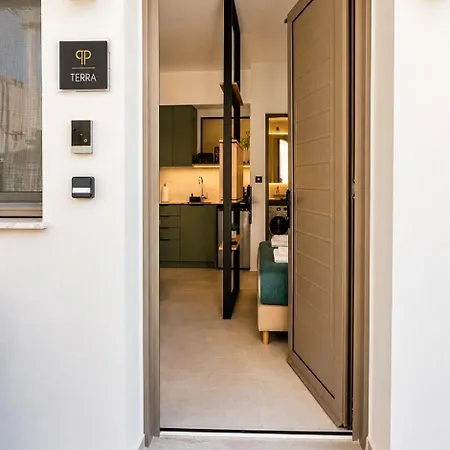 Petite Palace Terra Renovated 2026 Near העיירה רתימנו